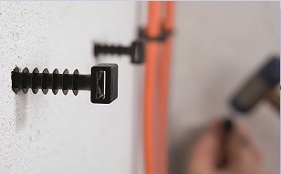 LOK Serie ermöglicht eine einfache und schnell Kabelführung entlang von Wänden.