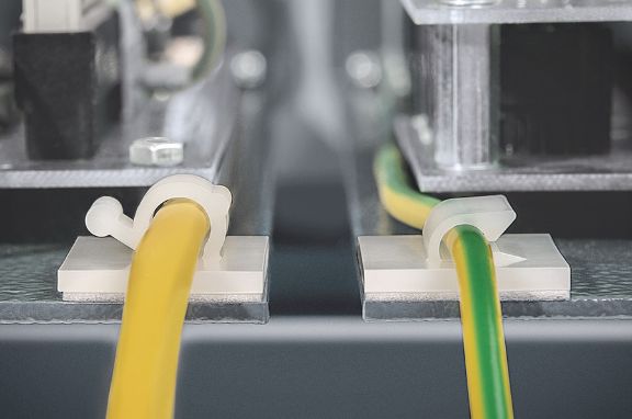 Einteilige selbstklebende Kabelhalterungen