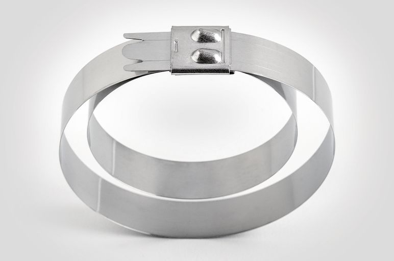 HellermannTyton bietet verschiedene Edelstahl-Kabelbinder an: Besonders beliebt auf Schiffen, in Tunneln, Bergwerken und in der petrochemischen Industrie.