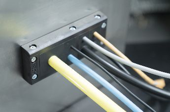 Kabeldurchführung: modular, für bis zu 42 Kabel