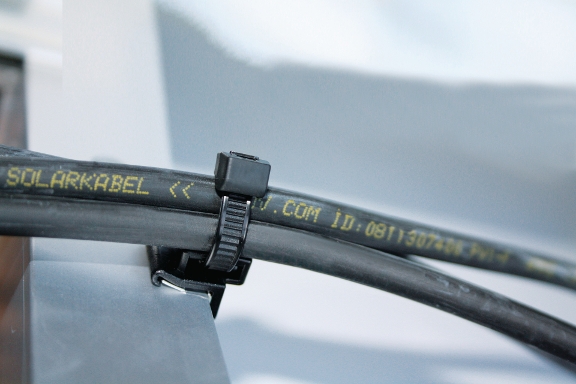 uv-beständige Befestigungsclips für Kabel in Solaranlagen